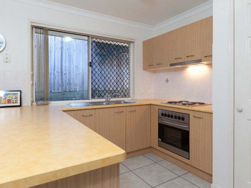 86 Watarrka Drive, Parkinson QLD 4115