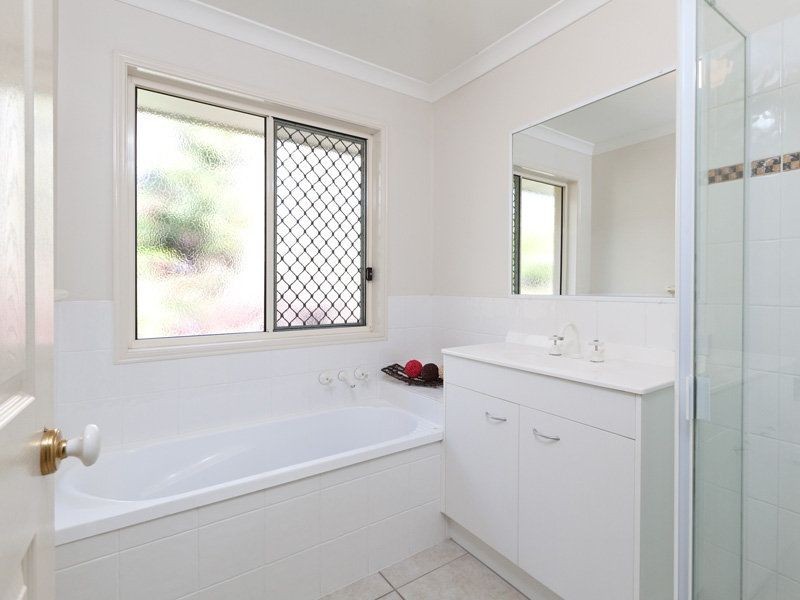 86 Watarrka Drive, Parkinson QLD 4115