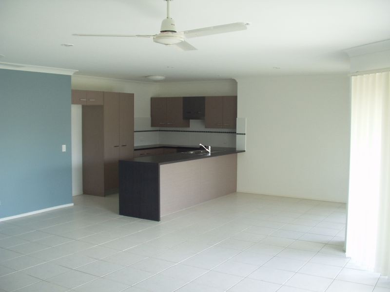 13 Yengo  Street, Parkinson QLD 4115