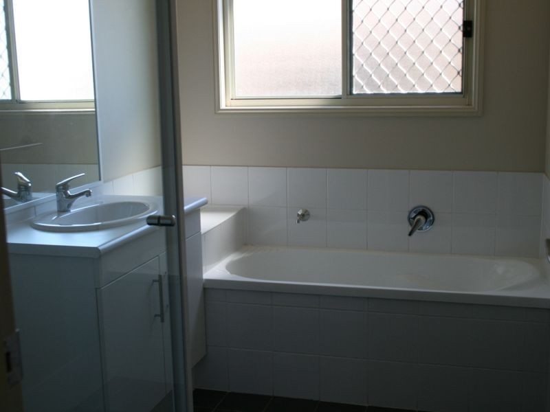 21 Riverside Crescent, Springfield Lakes QLD 4300