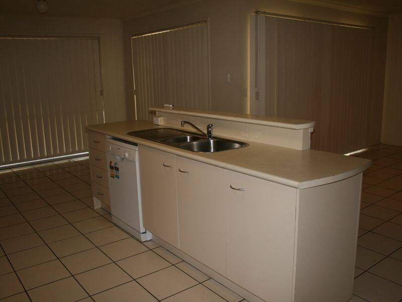 9 Lochano Place, Parkinson QLD 4115