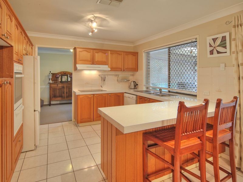 42 Bannockburn Cres, Parkinson QLD 4115