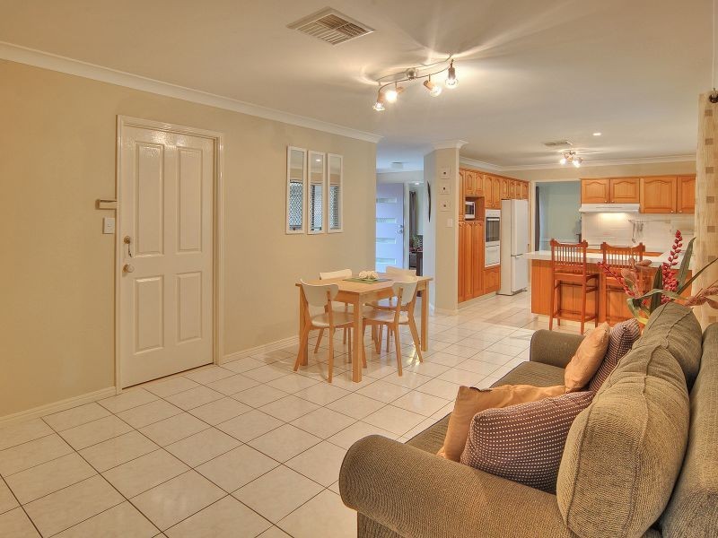 42 Bannockburn Cres, Parkinson QLD 4115