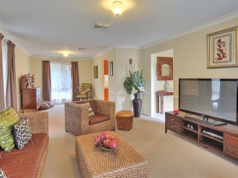 42 Bannockburn Cres, Parkinson QLD 4115