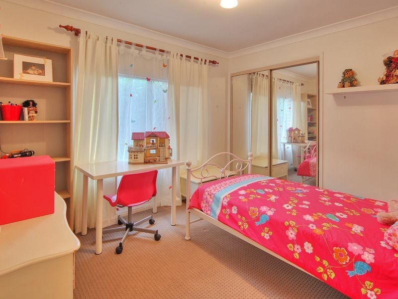 42 Bannockburn Cres, Parkinson QLD 4115