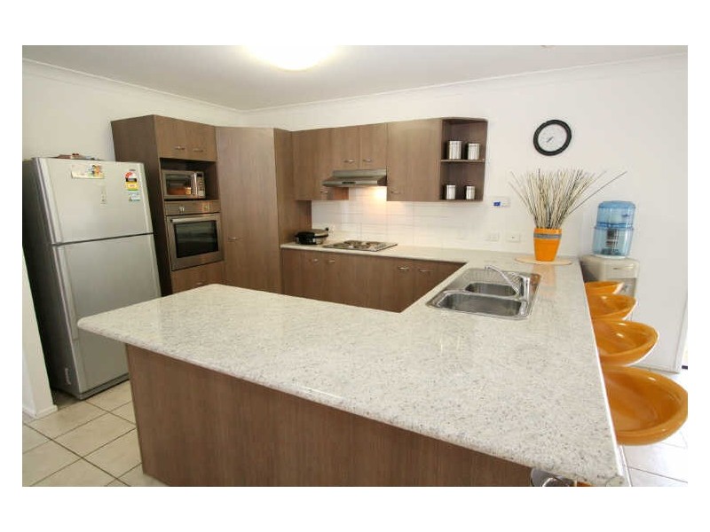 18 Barrine Place, Parkinson QLD 4115