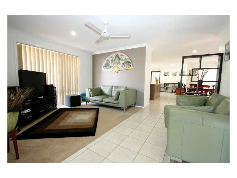 18 Barrine Place, Parkinson QLD 4115