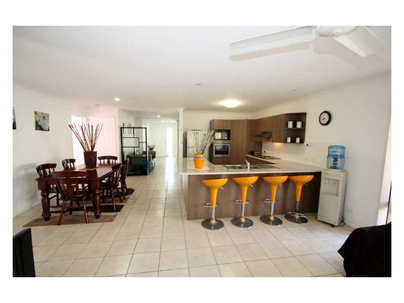 18 Barrine Place, Parkinson QLD 4115
