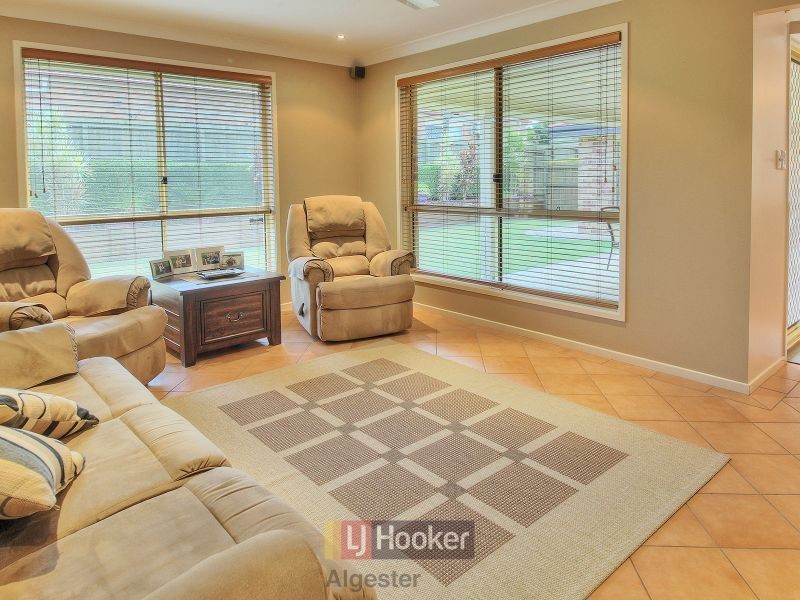 8 Fernhill Place, Parkinson QLD 4115