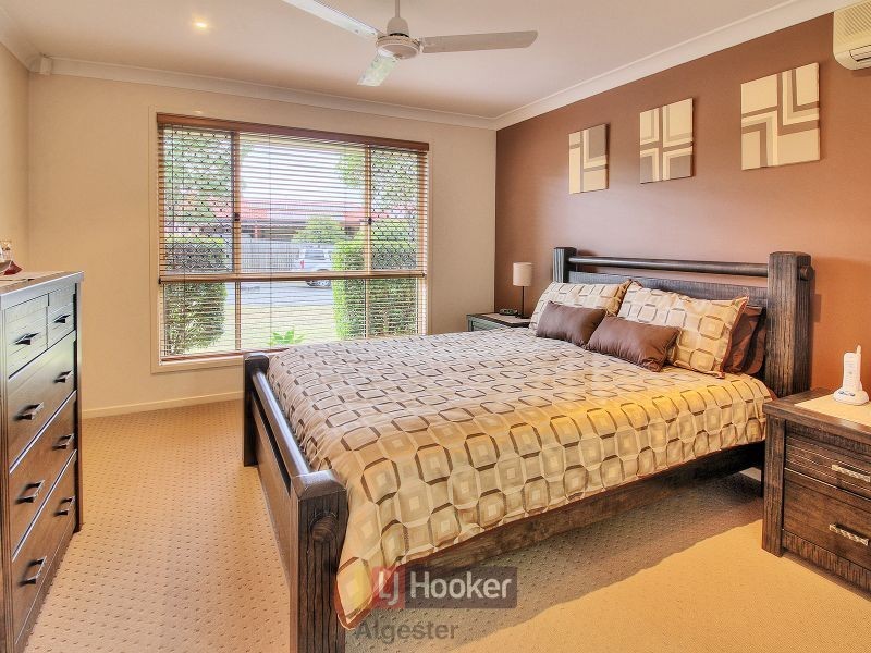 8 Fernhill Place, Parkinson QLD 4115