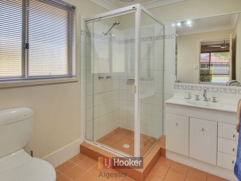 8 Fernhill Place, Parkinson QLD 4115