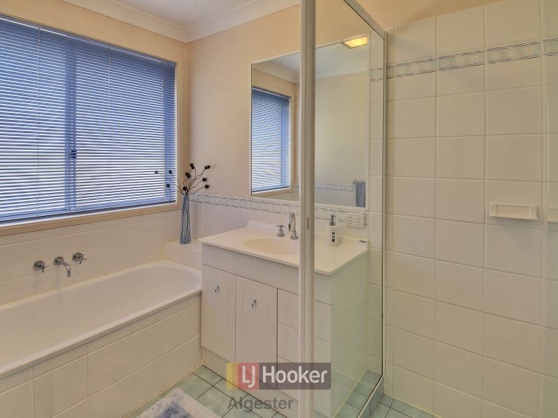 8 Fernhill Place, Parkinson QLD 4115