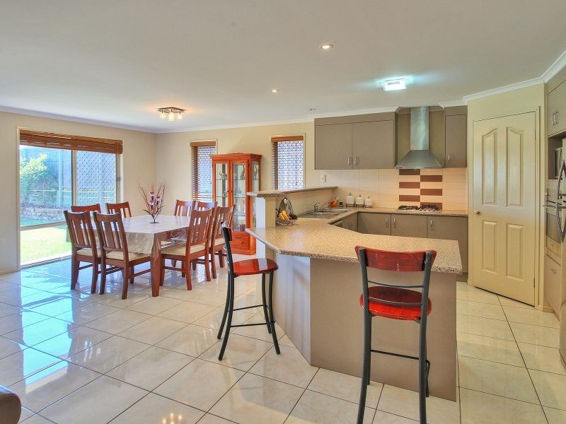 137 Wallum Drive, Parkinson QLD 4115