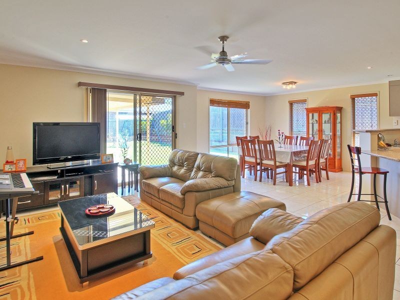 137 Wallum Drive, Parkinson QLD 4115