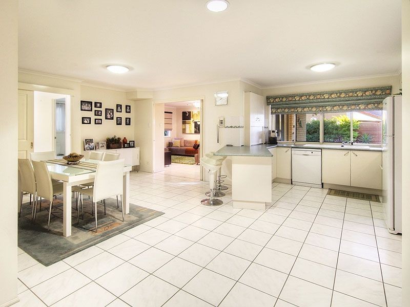 7 Springfield Cres, Parkinson QLD 4115