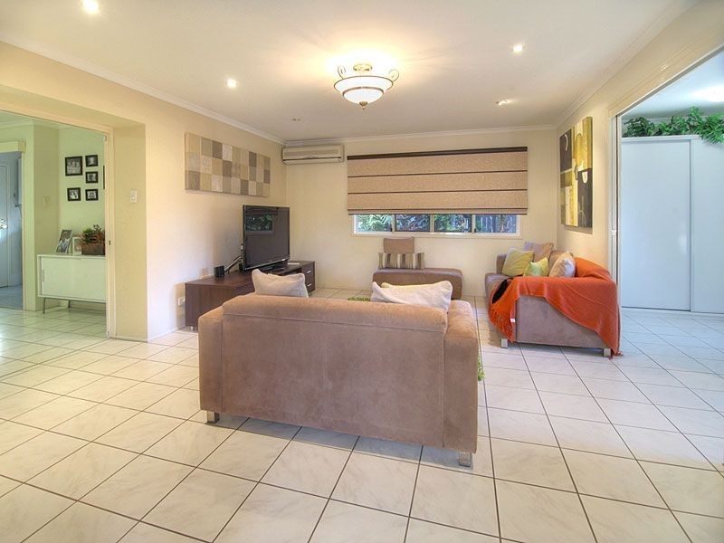 7 Springfield Cres, Parkinson QLD 4115