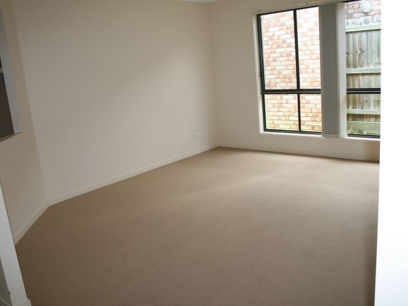 27 Jupiter St, Springfield Lakes QLD 4300