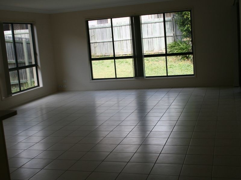 27 Jupiter St, Springfield Lakes QLD 4300