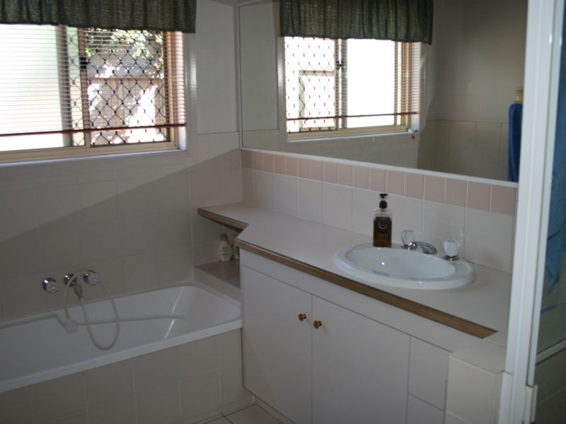 76 Bannockburn Crescent, Parkinson QLD 4115