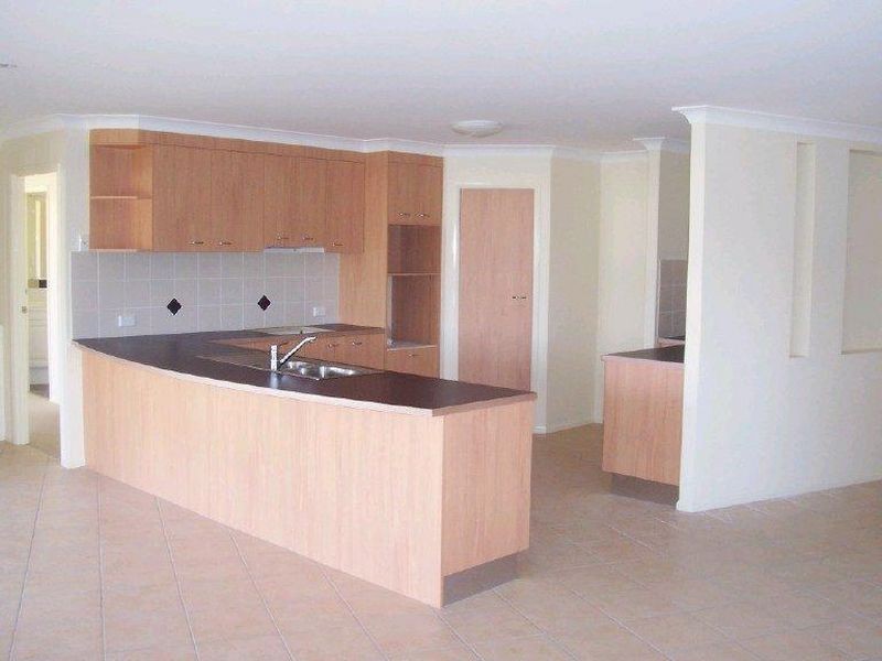 12 Murramarang Cres, Parkinson QLD 4115