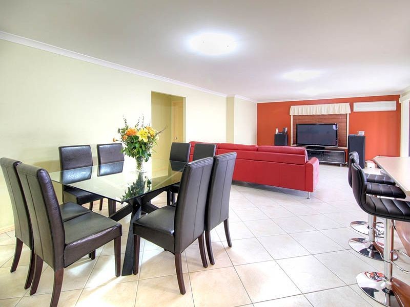 51 Wallum Drive, Parkinson QLD 4115
