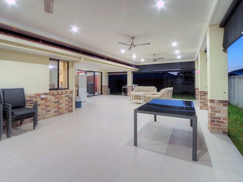 51 Wallum Drive, Parkinson QLD 4115