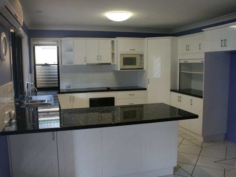 8 Victoria Crescent, Parkinson QLD 4115