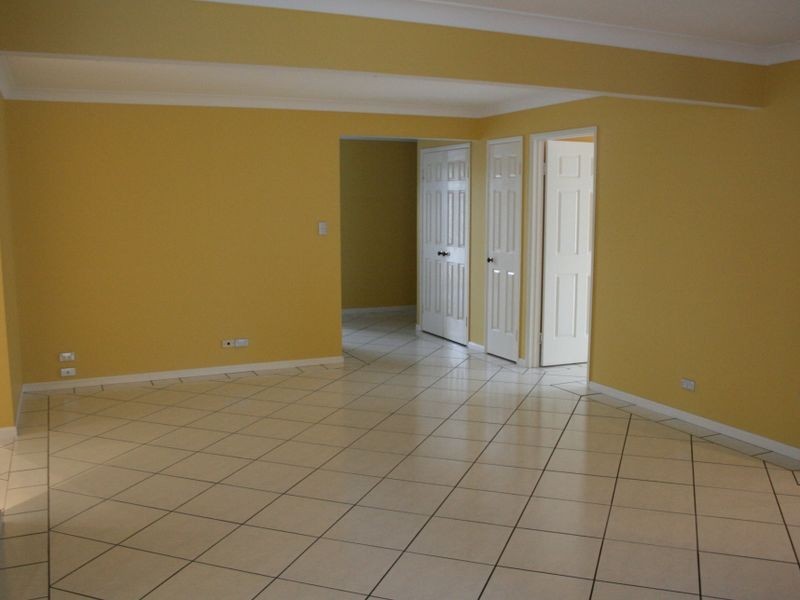 8 Victoria Crescent, Parkinson QLD 4115