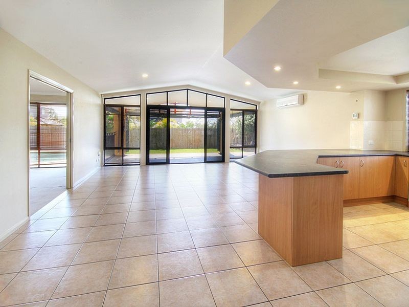 3 Finke Close, Parkinson QLD 4115