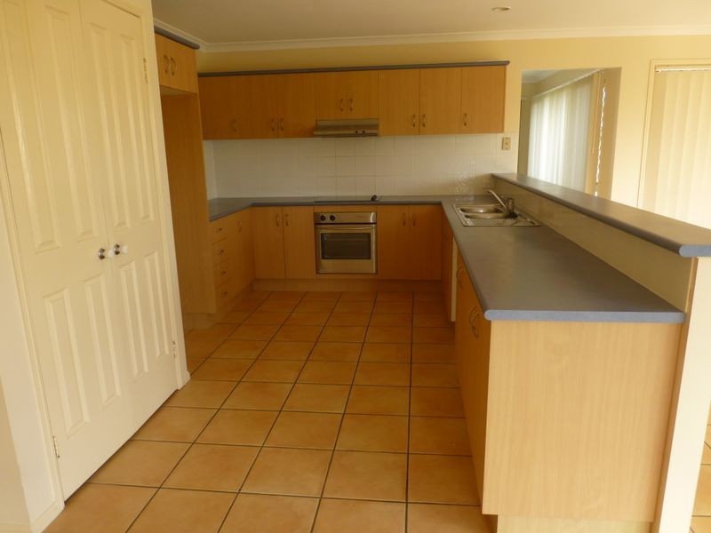 2 Killarney Place, Parkinson QLD 4115