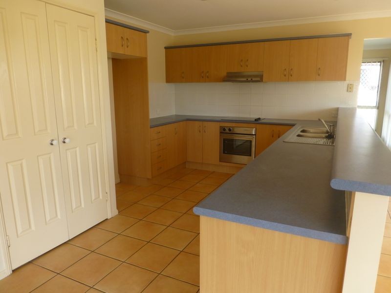 2 Killarney Place, Parkinson QLD 4115