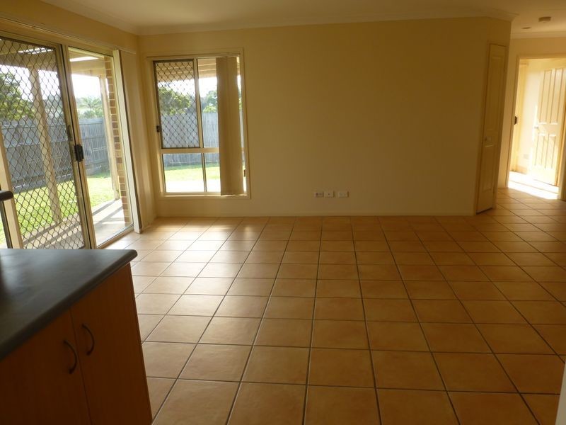 2 Killarney Place, Parkinson QLD 4115