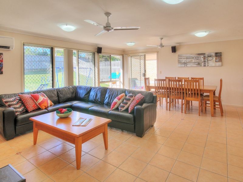 6 Pinedale Cresent, Parkinson QLD 4115