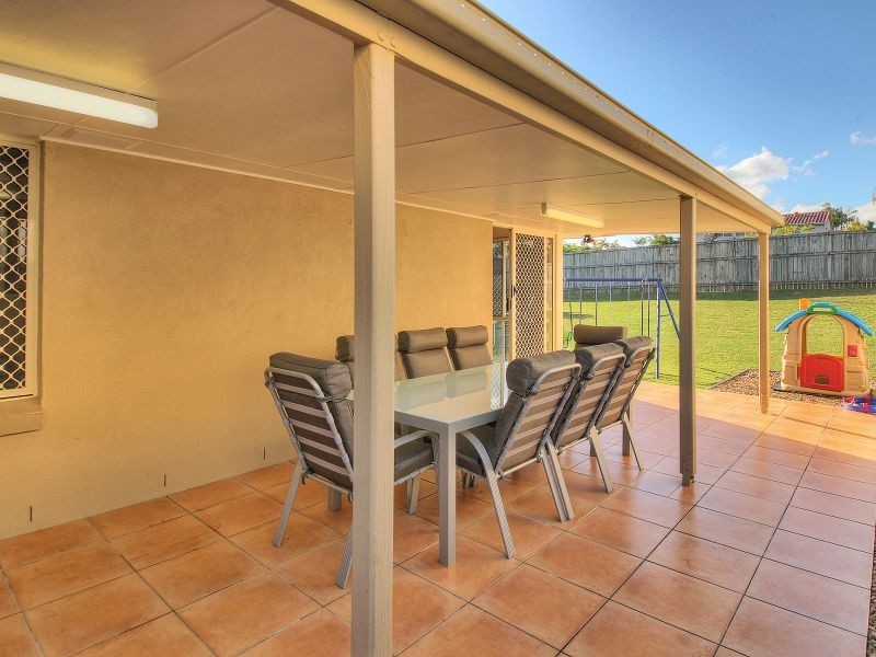 6 Pinedale Cresent, Parkinson QLD 4115