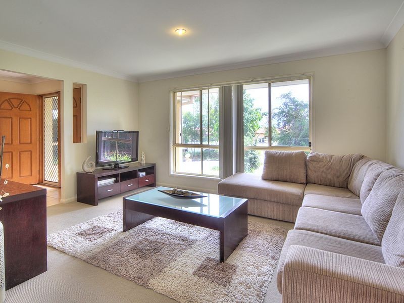 27 Naracoorte Place, Parkinson QLD 4115