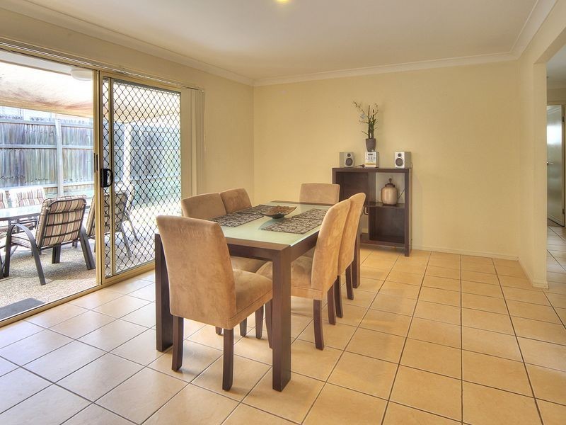 27 Naracoorte Place, Parkinson QLD 4115