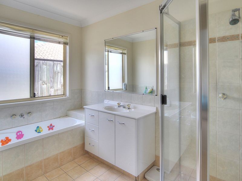 27 Naracoorte Place, Parkinson QLD 4115