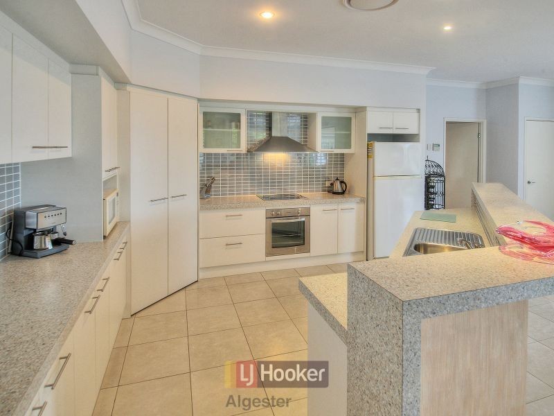 4 Vaucluse Place, Parkinson QLD 4115