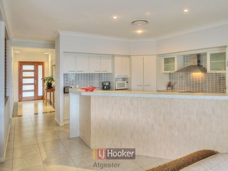 4 Vaucluse Place, Parkinson QLD 4115