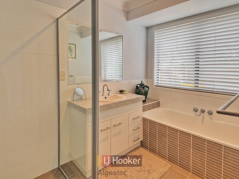 4 Vaucluse Place, Parkinson QLD 4115