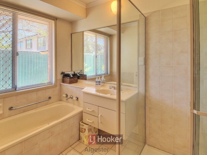 28 Pinewood Court, Algester QLD 4115