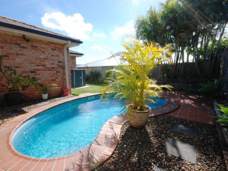 16 Carnegie Close, Parkinson QLD 4115
