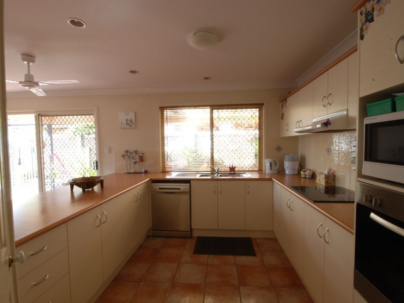 16 Carnegie Close, Parkinson QLD 4115