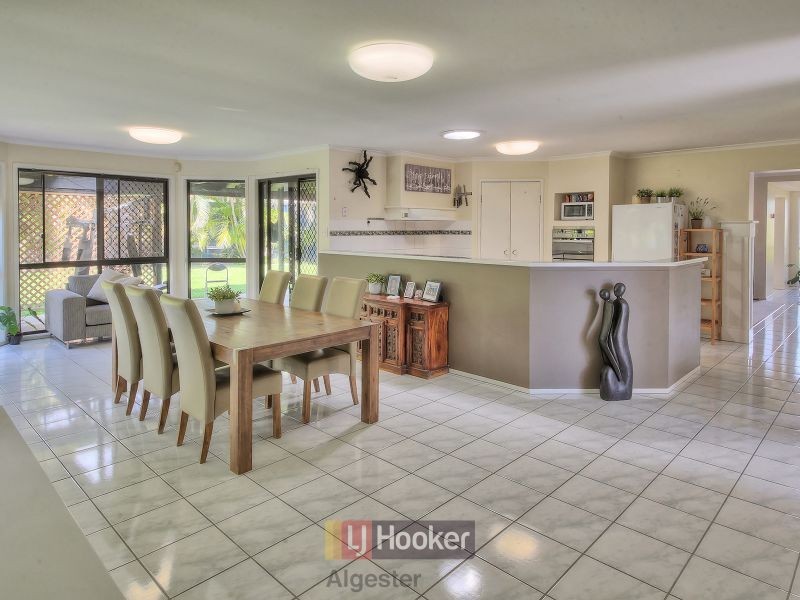 24 Fernhill Place, Parkinson QLD 4115