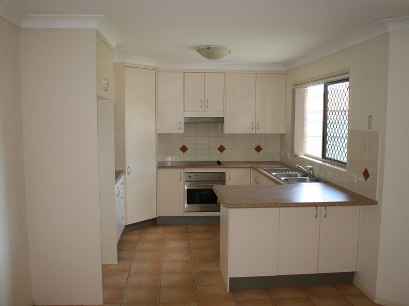 9 Central Street, Calamvale QLD 4116