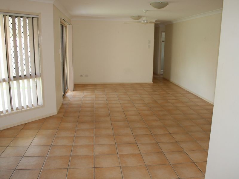 9 Central Street, Calamvale QLD 4116