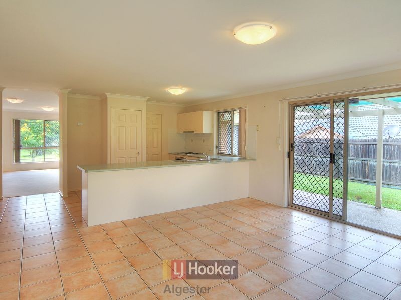 27 Newland Cres, Parkinson QLD 4115