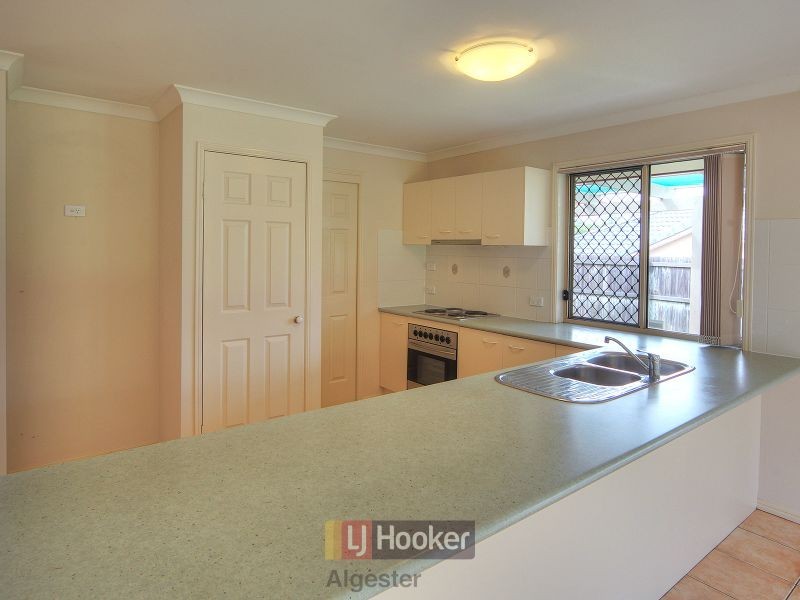 27 Newland Cres, Parkinson QLD 4115