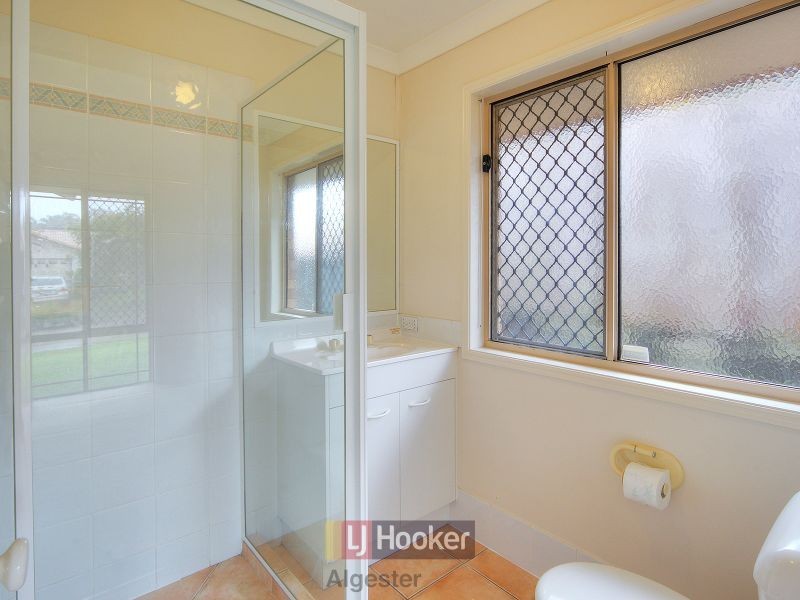 27 Newland Cres, Parkinson QLD 4115