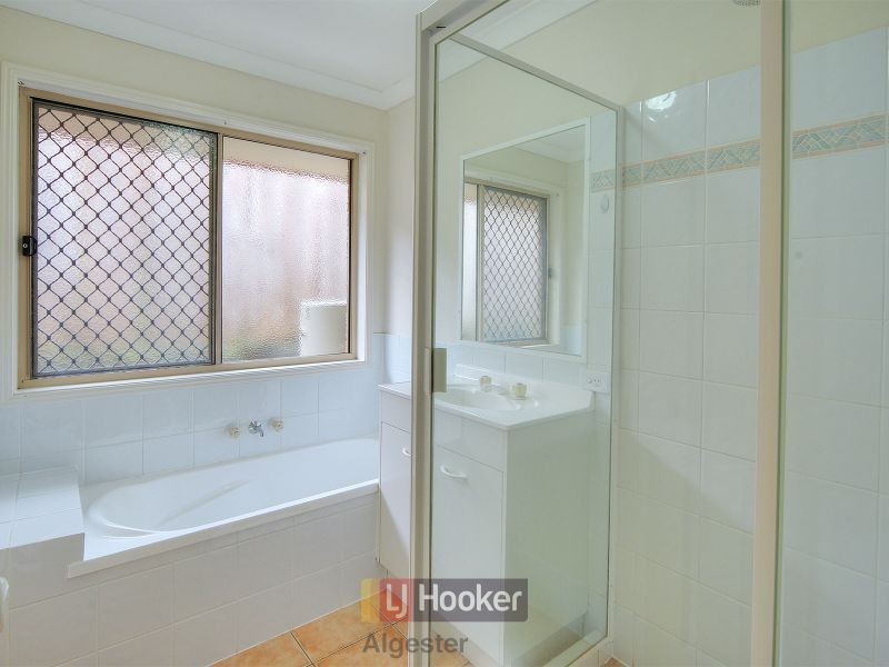 27 Newland Cres, Parkinson QLD 4115